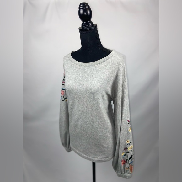 Sweatshirt Puffy Sleeves Small a.n.a Gray embroidered sleeves - Picture 2 of 14